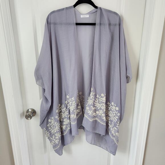 Chic Soul Women's Light Blue Embroidered Kimono OSFA - Picture 2 of 6